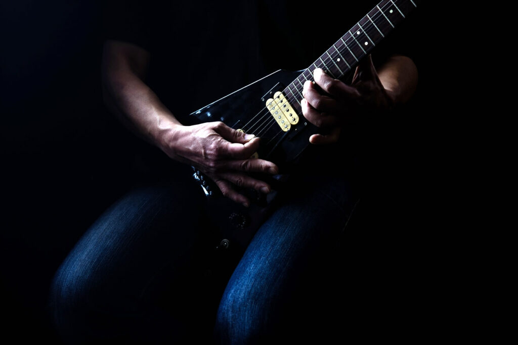 フライングVを愛用しているギタリストは?