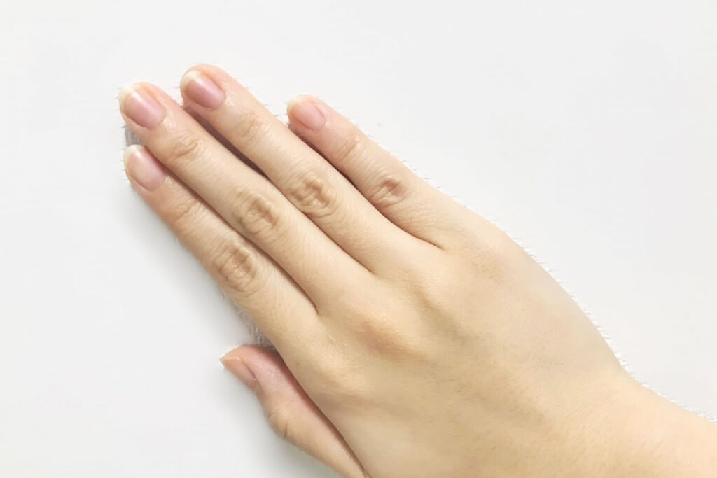 ギターネイルは右手だとやりやすい?